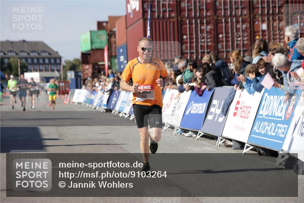 03.10.2025 - Köhlbrandbrückenlauf Jannik Wohlers http://msf.ph/oto/9103264 03.10.2025 12:57:43 Ziel 4032, 4037, 4076, 4105, 5960, 6122, 6371, 6767, 6809 meine-sportfotos.de