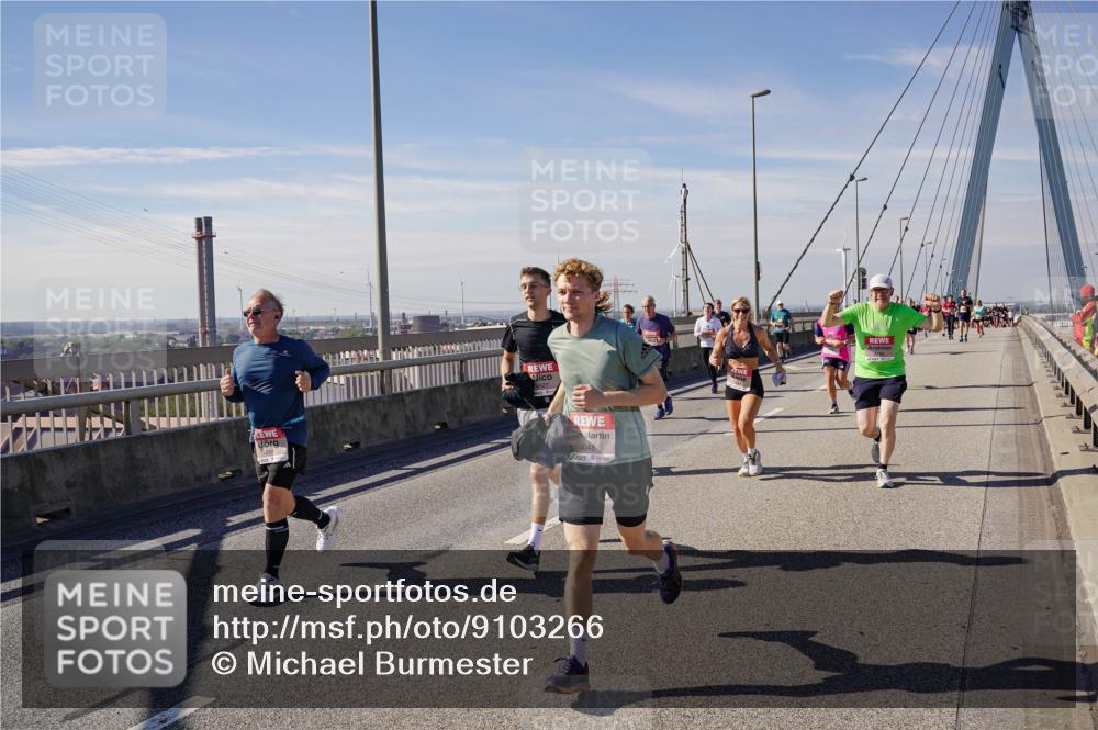 03.10.2025 - Köhlbrandbrückenlauf Michael Burmester http://msf.ph/oto/9103266 03.10.2025 12:47:53 Position 2 4048 meine-sportfotos.de