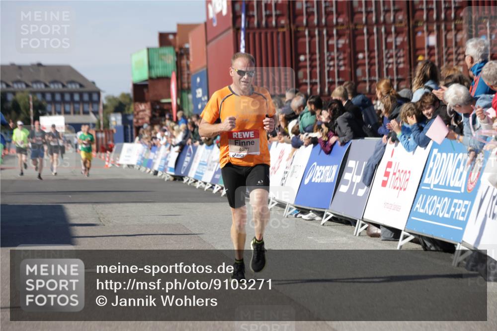 03.10.2025 - Köhlbrandbrückenlauf Jannik Wohlers http://msf.ph/oto/9103271 03.10.2025 12:57:43 Ziel 4032, 4037, 4076, 4105, 5960, 6122, 6371, 6767, 6809 meine-sportfotos.de