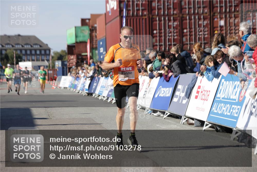 03.10.2025 - Köhlbrandbrückenlauf Jannik Wohlers http://msf.ph/oto/9103278 03.10.2025 12:57:43 Ziel 4032, 4037, 4076, 4105, 5960, 6122, 6371, 6767, 6809 meine-sportfotos.de