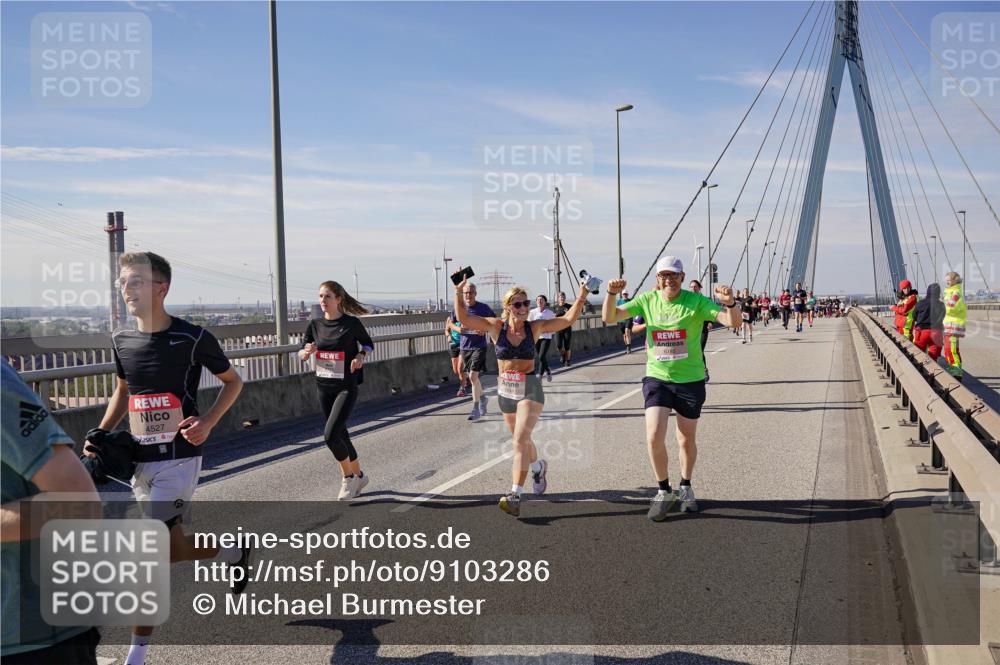 03.10.2025 - Köhlbrandbrückenlauf Michael Burmester http://msf.ph/oto/9103286 03.10.2025 12:47:54 Position 2 4527 meine-sportfotos.de