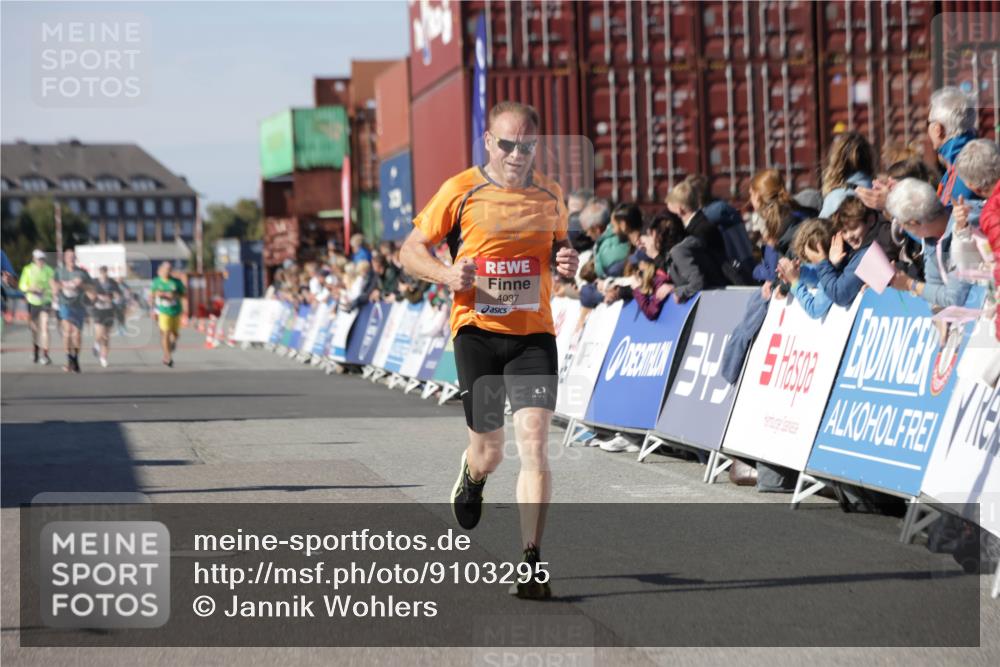 03.10.2025 - Köhlbrandbrückenlauf Jannik Wohlers http://msf.ph/oto/9103295 03.10.2025 12:57:44 Ziel 4032, 4037, 4076, 4105, 5960, 6122, 6371, 6809 meine-sportfotos.de
