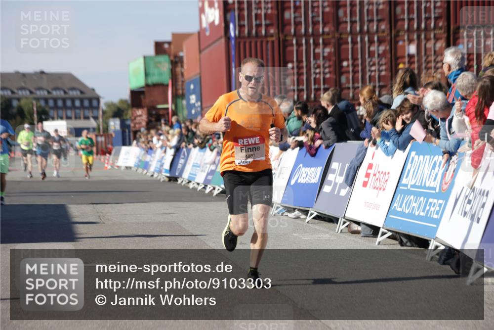 03.10.2025 - Köhlbrandbrückenlauf Jannik Wohlers http://msf.ph/oto/9103303 03.10.2025 12:57:44 Ziel 4032, 4037, 4076, 4105, 5960, 6122, 6371, 6809 meine-sportfotos.de