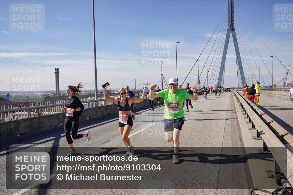 03.10.2025 - Köhlbrandbrückenlauf Michael Burmester http://msf.ph/oto/9103304 03.10.2025 12:47:54 Position 2 6185 meine-sportfotos.de