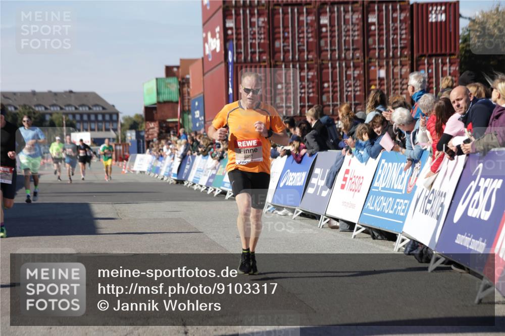 03.10.2025 - Köhlbrandbrückenlauf Jannik Wohlers http://msf.ph/oto/9103317 03.10.2025 12:57:44 Ziel 4032, 4037, 4076, 4105, 5960, 6122, 6371, 6809 meine-sportfotos.de