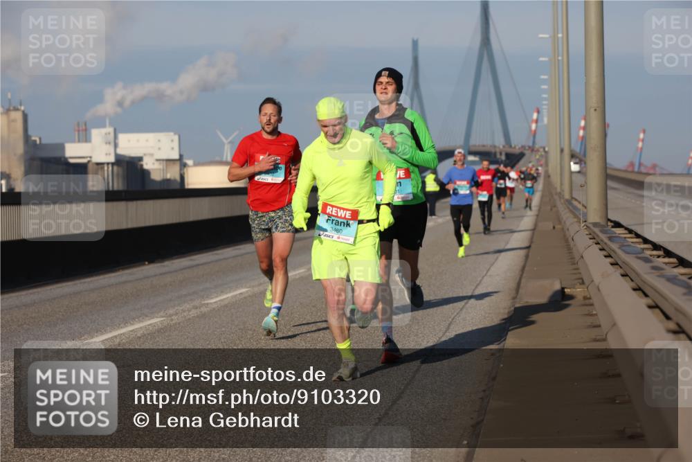 03.10.2025 - Köhlbrandbrückenlauf Lena Gebhardt http://msf.ph/oto/9103320 03.10.2025 09:38:01 Position 2 3460, 77 meine-sportfotos.de