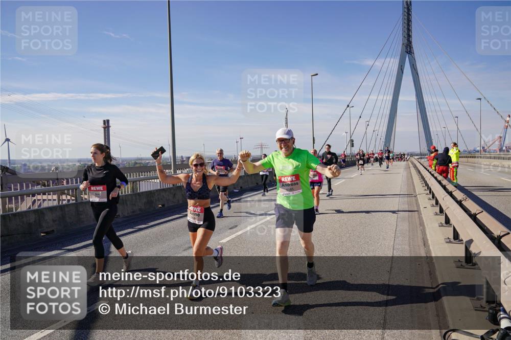 03.10.2025 - Köhlbrandbrückenlauf Michael Burmester http://msf.ph/oto/9103323 03.10.2025 12:47:55 Position 2 6185 meine-sportfotos.de
