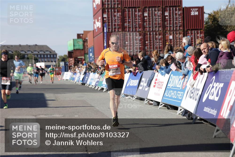 03.10.2025 - Köhlbrandbrückenlauf Jannik Wohlers http://msf.ph/oto/9103327 03.10.2025 12:57:44 Ziel 4032, 4037, 4076, 4105, 5960, 6122, 6371, 6809 meine-sportfotos.de