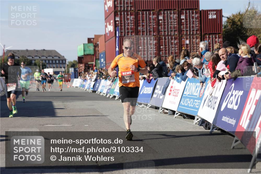 03.10.2025 - Köhlbrandbrückenlauf Jannik Wohlers http://msf.ph/oto/9103334 03.10.2025 12:57:44 Ziel 4032, 4037, 4076, 4105, 5960, 6122, 6371, 6809 meine-sportfotos.de