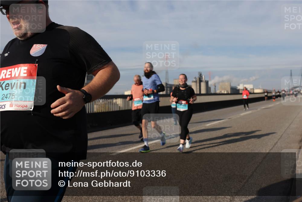 03.10.2025 - Köhlbrandbrückenlauf Lena Gebhardt http://msf.ph/oto/9103336 03.10.2025 10:12:12 Position 2 2475 meine-sportfotos.de