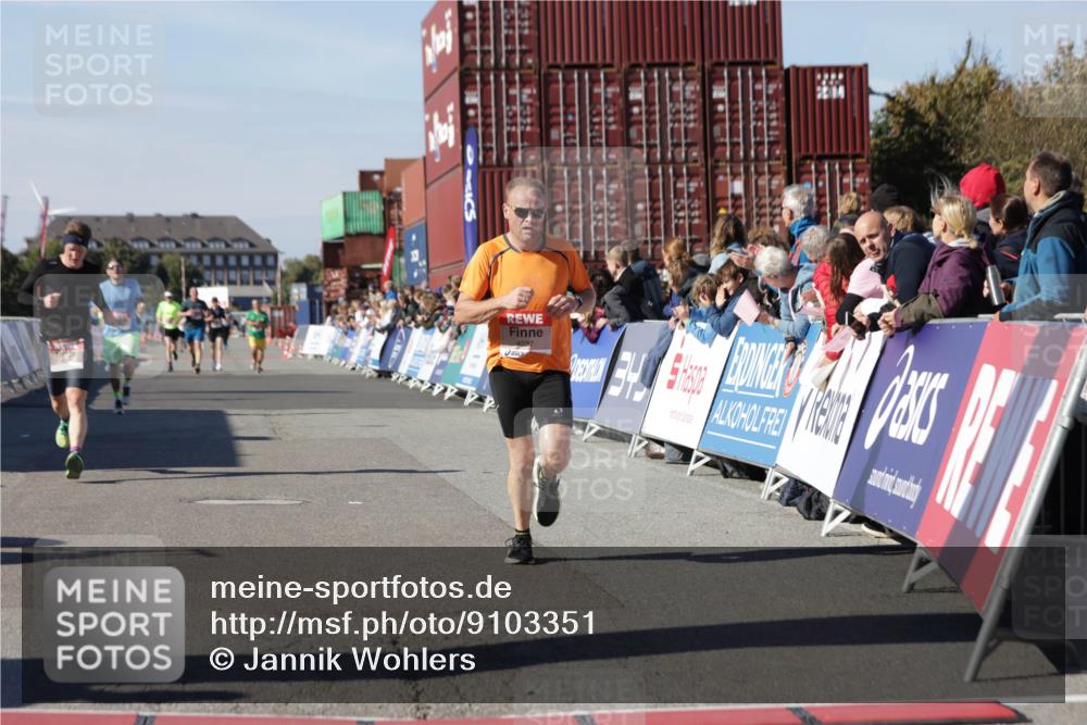 03.10.2025 - Köhlbrandbrückenlauf Jannik Wohlers http://msf.ph/oto/9103351 03.10.2025 12:57:44 Ziel 4032, 4037, 4076, 4105, 5960, 6122, 6371, 6809 meine-sportfotos.de