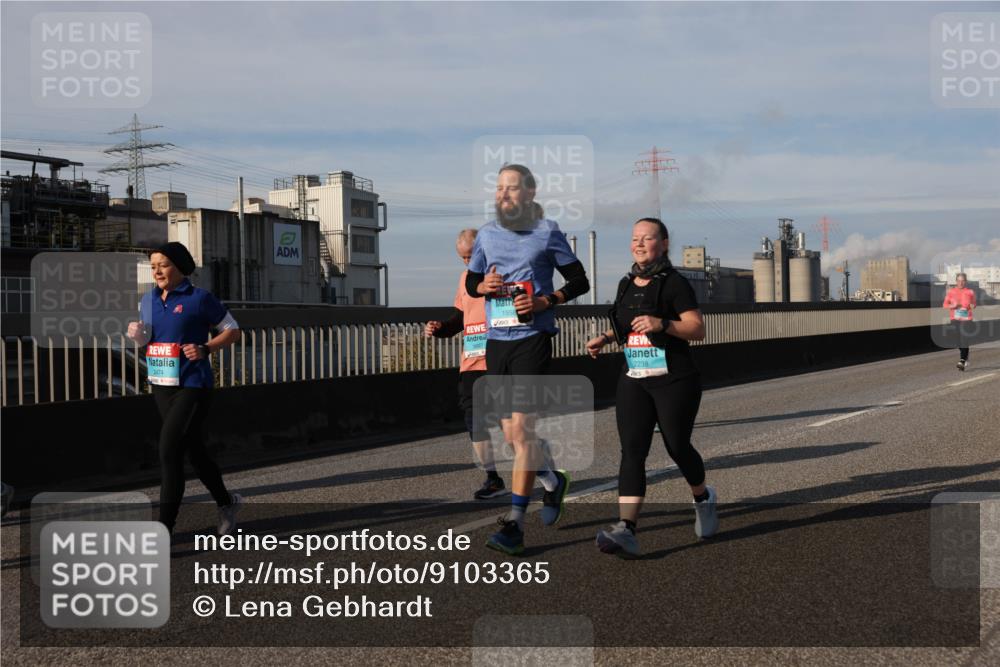 03.10.2025 - Köhlbrandbrückenlauf Lena Gebhardt http://msf.ph/oto/9103365 03.10.2025 10:12:12 Position 2 2474, 3097, 195, 1, 2238 meine-sportfotos.de