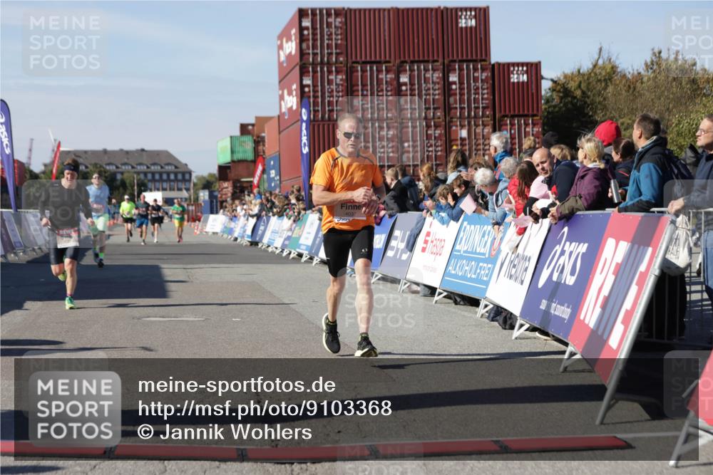 03.10.2025 - Köhlbrandbrückenlauf Jannik Wohlers http://msf.ph/oto/9103368 03.10.2025 12:57:44 Ziel 4032, 4037, 4076, 4105, 5960, 6122, 6371, 6809 meine-sportfotos.de