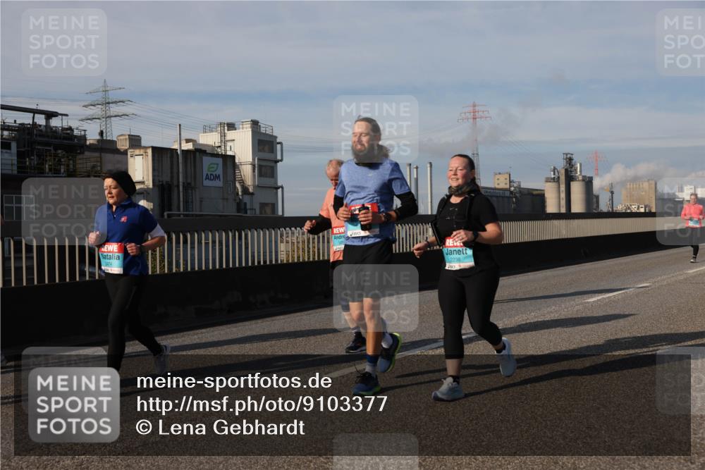 03.10.2025 - Köhlbrandbrückenlauf Lena Gebhardt http://msf.ph/oto/9103377 03.10.2025 10:12:12 Position 2 2474, 2238 meine-sportfotos.de