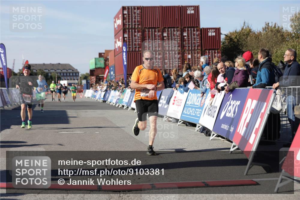 03.10.2025 - Köhlbrandbrückenlauf Jannik Wohlers http://msf.ph/oto/9103381 03.10.2025 12:57:44 Ziel 4032, 4037, 4076, 4105, 5960, 6122, 6371, 6809 meine-sportfotos.de