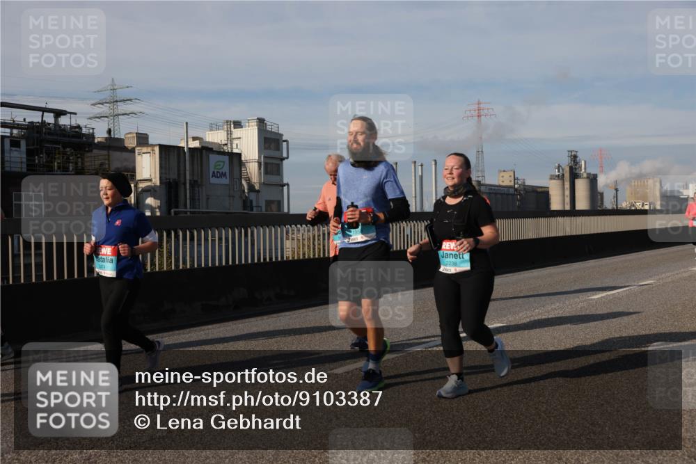 03.10.2025 - Köhlbrandbrückenlauf Lena Gebhardt http://msf.ph/oto/9103387 03.10.2025 10:12:12 Position 2 2474, 2238 meine-sportfotos.de