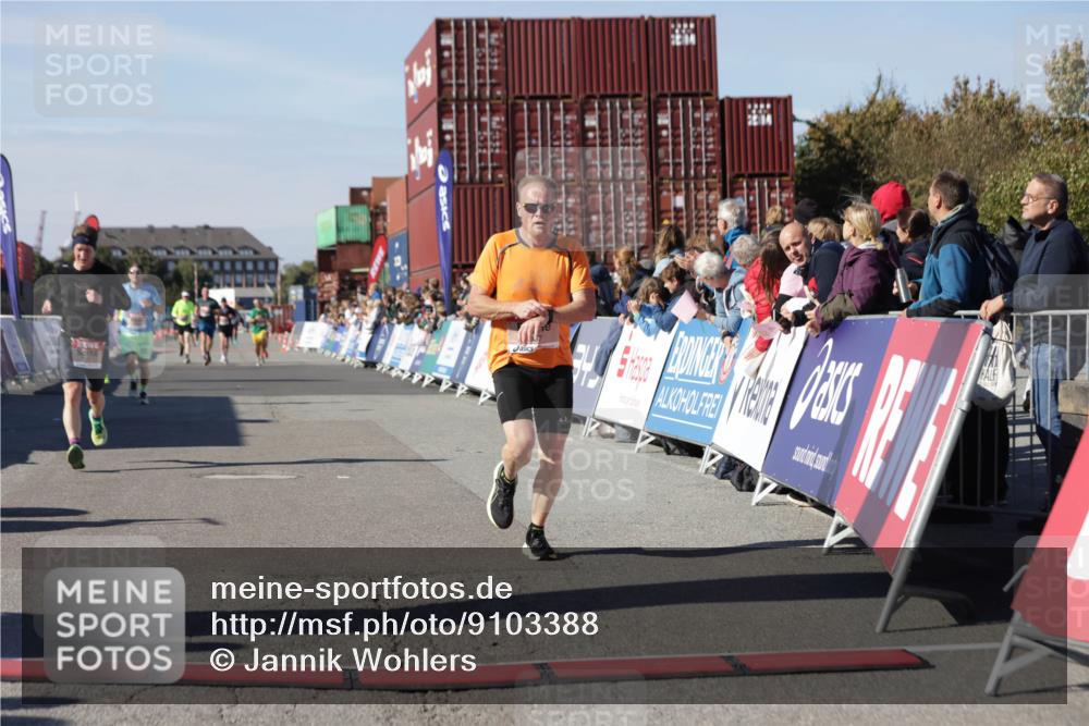 03.10.2025 - Köhlbrandbrückenlauf Jannik Wohlers http://msf.ph/oto/9103388 03.10.2025 12:57:44 Ziel 4032, 4037, 4076, 4105, 5960, 6122, 6371, 6809 meine-sportfotos.de