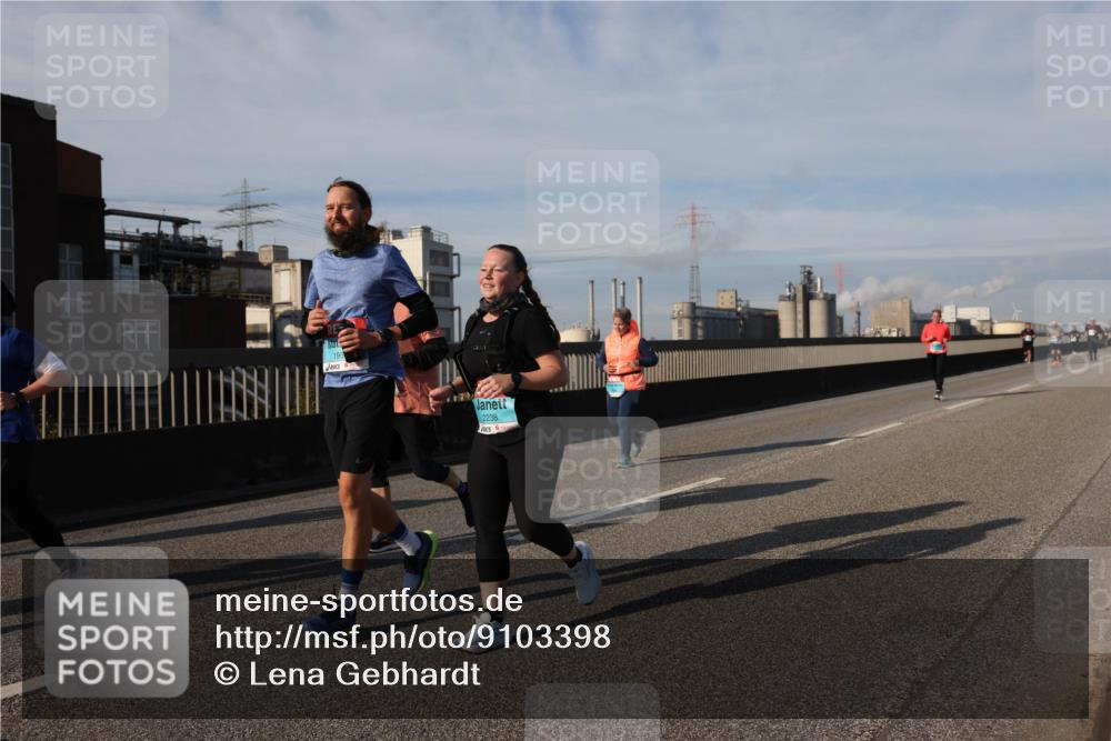 03.10.2025 - Köhlbrandbrückenlauf Lena Gebhardt http://msf.ph/oto/9103398 03.10.2025 10:12:13 Position 2  meine-sportfotos.de