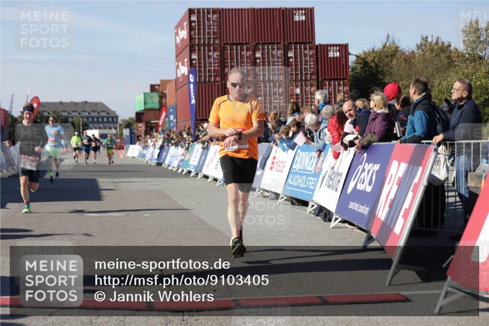 03.10.2025 - Köhlbrandbrückenlauf Jannik Wohlers http://msf.ph/oto/9103405 03.10.2025 12:57:44 Ziel 4032, 4037, 4076, 4105, 5960, 6122, 6371, 6809 meine-sportfotos.de