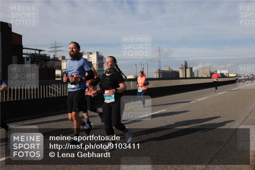 03.10.2025 - Köhlbrandbrückenlauf Lena Gebhardt http://msf.ph/oto/9103411 03.10.2025 10:12:13 Position 2  meine-sportfotos.de