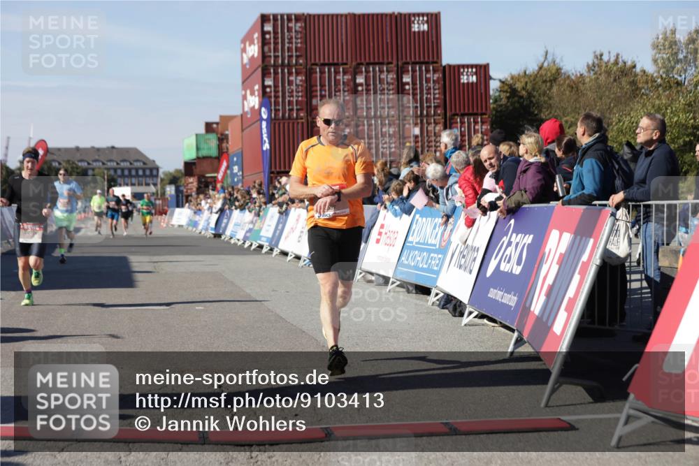 03.10.2025 - Köhlbrandbrückenlauf Jannik Wohlers http://msf.ph/oto/9103413 03.10.2025 12:57:45 Ziel 4032, 4037, 4076, 4105, 5669, 5960, 6122, 6371, 6809 meine-sportfotos.de