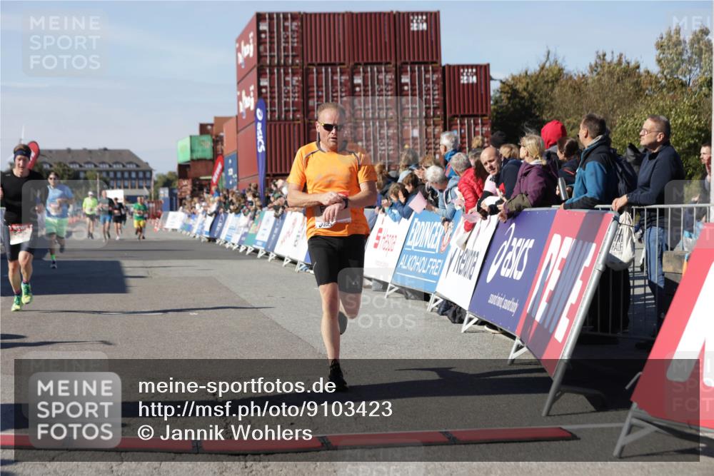 03.10.2025 - Köhlbrandbrückenlauf Jannik Wohlers http://msf.ph/oto/9103423 03.10.2025 12:57:45 Ziel 4032, 4037, 4076, 4105, 5669, 5960, 6122, 6371, 6809 meine-sportfotos.de