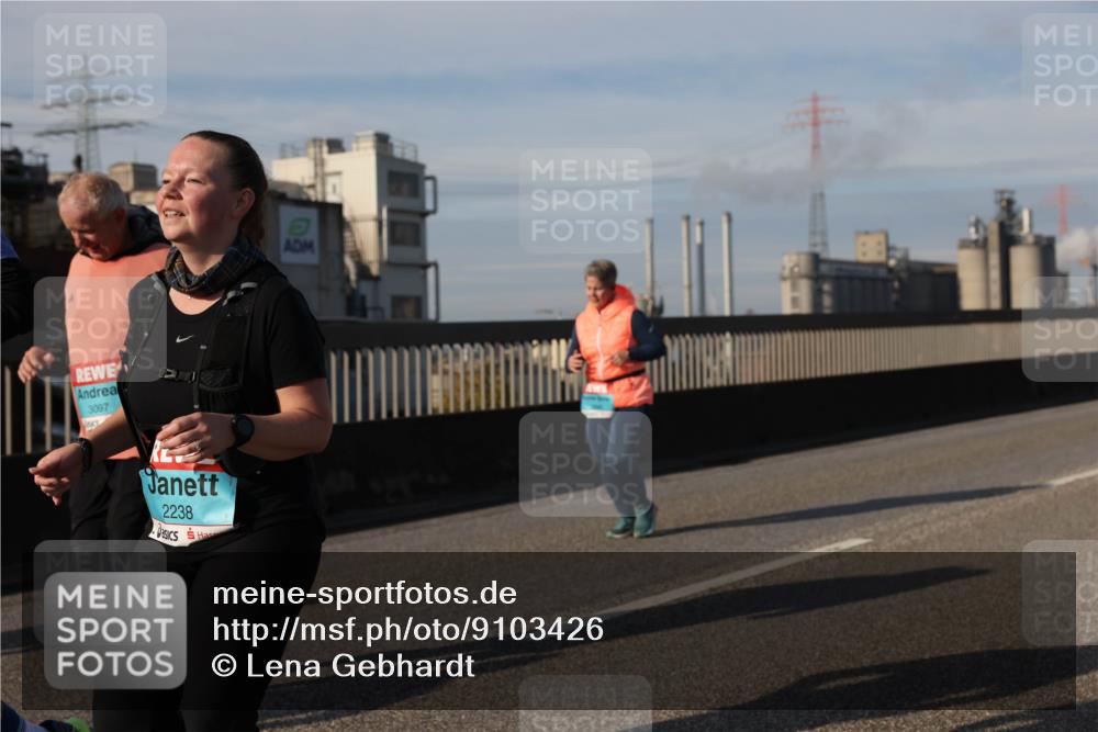03.10.2025 - Köhlbrandbrückenlauf Lena Gebhardt http://msf.ph/oto/9103426 03.10.2025 10:12:13 Position 2 3097, 150, 2238 meine-sportfotos.de
