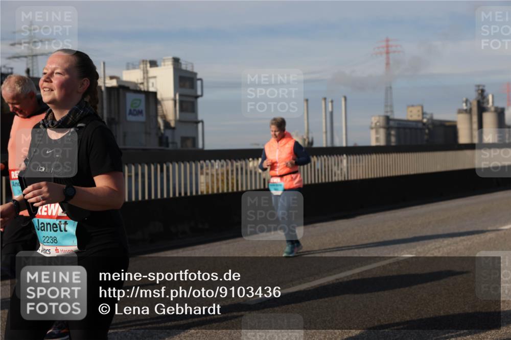03.10.2025 - Köhlbrandbrückenlauf Lena Gebhardt http://msf.ph/oto/9103436 03.10.2025 10:12:13 Position 2 2238 meine-sportfotos.de