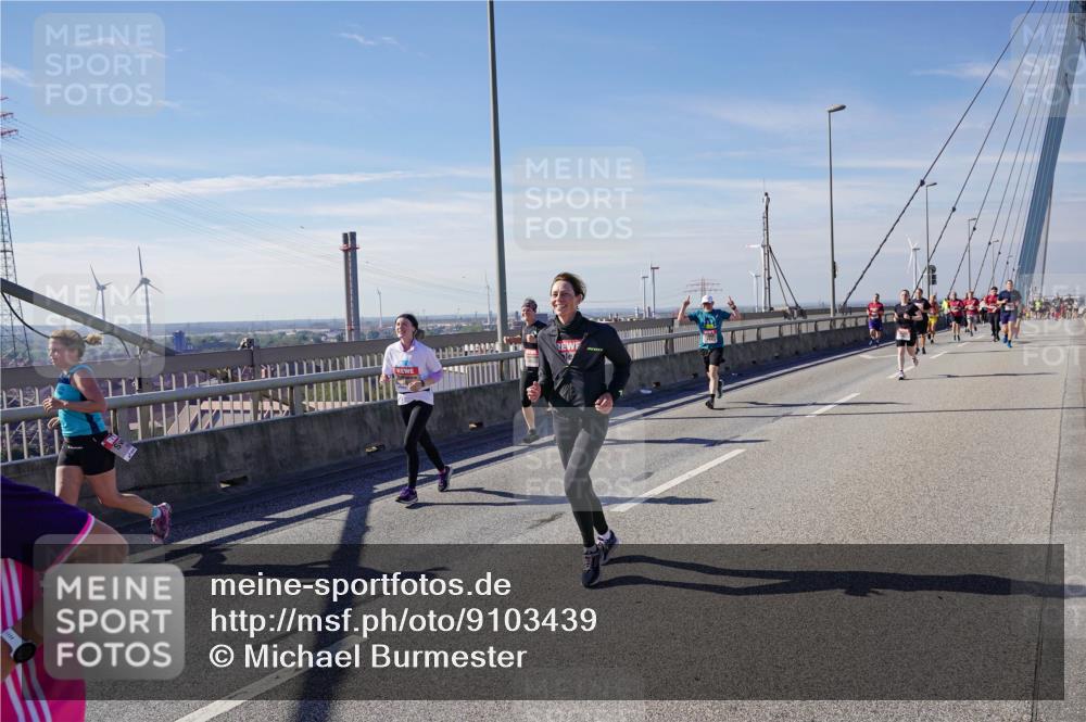 03.10.2025 - Köhlbrandbrückenlauf Michael Burmester http://msf.ph/oto/9103439 03.10.2025 12:47:57 Position 2 1111 meine-sportfotos.de