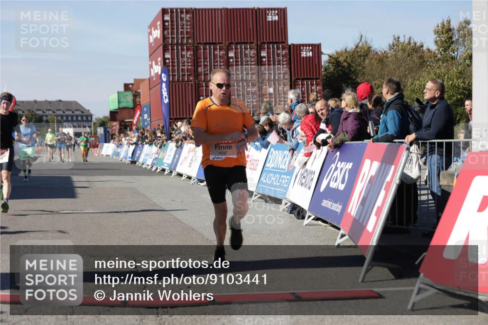 03.10.2025 - Köhlbrandbrückenlauf Jannik Wohlers http://msf.ph/oto/9103441 03.10.2025 12:57:45 Ziel 4032, 4037, 4076, 4105, 5669, 5960, 6122, 6371, 6809 meine-sportfotos.de