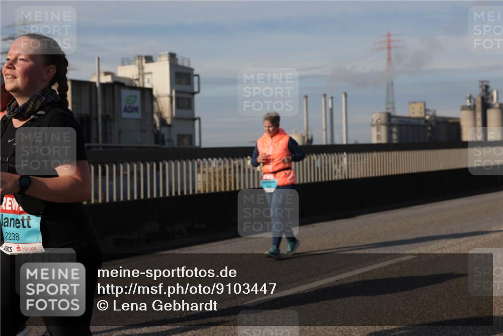 03.10.2025 - Köhlbrandbrückenlauf Lena Gebhardt http://msf.ph/oto/9103447 03.10.2025 10:12:13 Position 2 2238 meine-sportfotos.de