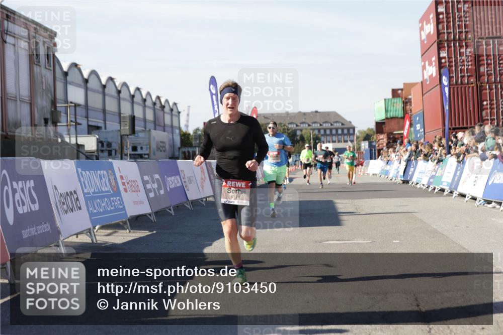 03.10.2025 - Köhlbrandbrückenlauf Jannik Wohlers http://msf.ph/oto/9103450 03.10.2025 12:57:46 Ziel 4032, 4037, 4076, 5669, 5960, 6371, 6809 meine-sportfotos.de