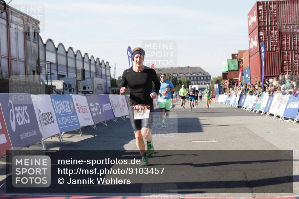 03.10.2025 - Köhlbrandbrückenlauf Jannik Wohlers http://msf.ph/oto/9103457 03.10.2025 12:57:46 Ziel 4032, 4037, 4076, 5669, 5960, 6371, 6809 meine-sportfotos.de