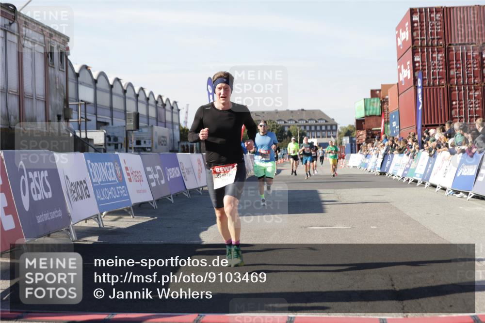 03.10.2025 - Köhlbrandbrückenlauf Jannik Wohlers http://msf.ph/oto/9103469 03.10.2025 12:57:46 Ziel 4032, 4037, 4076, 5669, 5960, 6371, 6809 meine-sportfotos.de