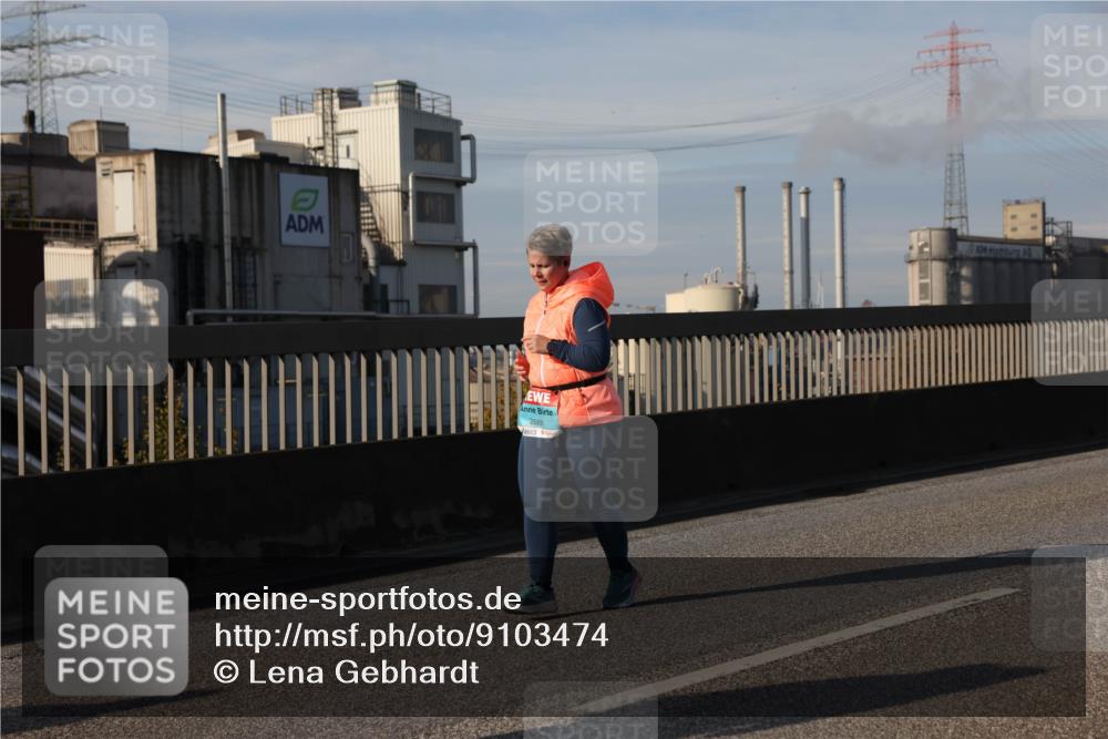 03.10.2025 - Köhlbrandbrückenlauf Lena Gebhardt http://msf.ph/oto/9103474 03.10.2025 10:12:14 Position 2 2688 meine-sportfotos.de
