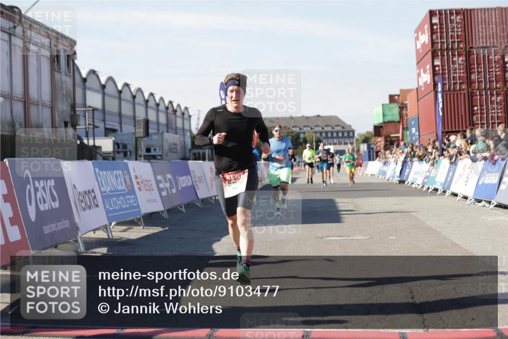 03.10.2025 - Köhlbrandbrückenlauf Jannik Wohlers http://msf.ph/oto/9103477 03.10.2025 12:57:46 Ziel 4032, 4037, 4076, 5669, 5960, 6371, 6809 meine-sportfotos.de