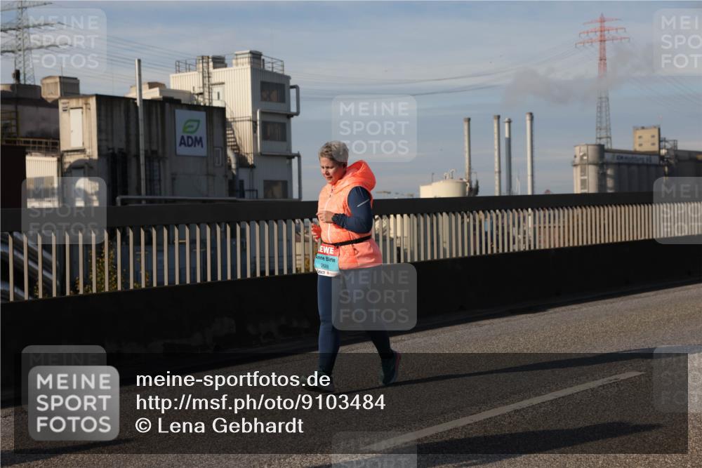 03.10.2025 - Köhlbrandbrückenlauf Lena Gebhardt http://msf.ph/oto/9103484 03.10.2025 10:12:14 Position 2 2688 meine-sportfotos.de