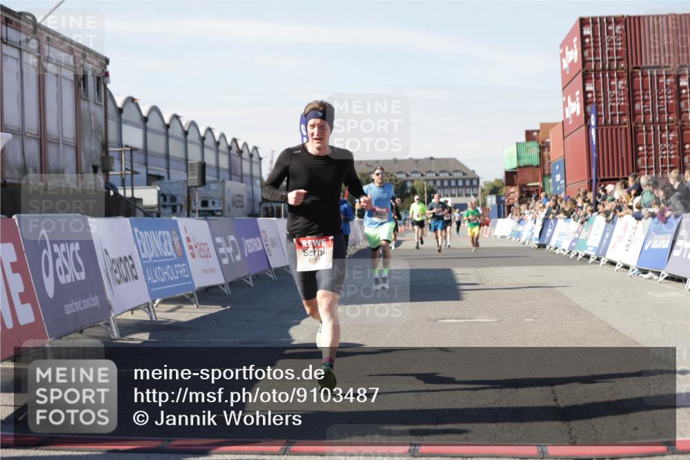 03.10.2025 - Köhlbrandbrückenlauf Jannik Wohlers http://msf.ph/oto/9103487 03.10.2025 12:57:46 Ziel 4032, 4037, 4076, 5669, 5960, 6371, 6809 meine-sportfotos.de