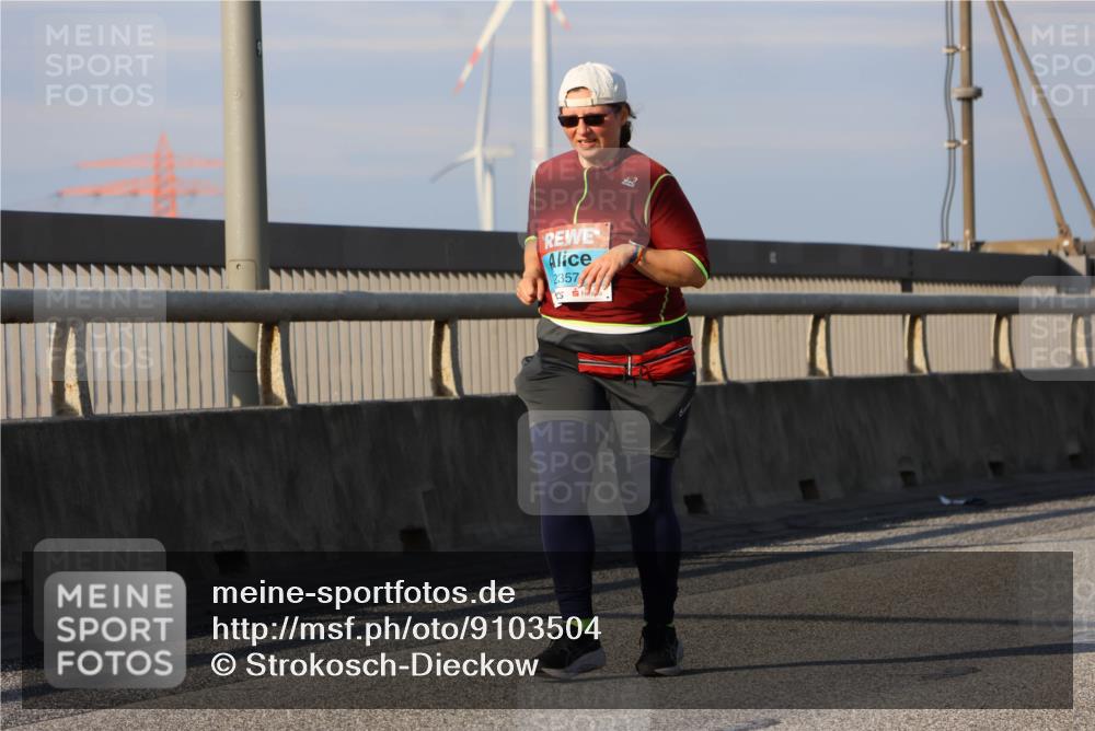 03.10.2025 - Köhlbrandbrückenlauf Strokosch-Dieckow http://msf.ph/oto/9103504 03.10.2025 10:12:52 Position 2 2357 meine-sportfotos.de