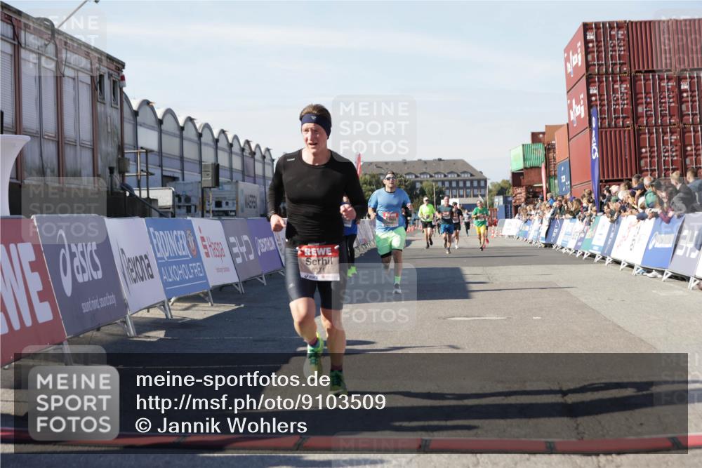 03.10.2025 - Köhlbrandbrückenlauf Jannik Wohlers http://msf.ph/oto/9103509 03.10.2025 12:57:46 Ziel 4032, 4037, 4076, 5669, 5960, 6371, 6809 meine-sportfotos.de