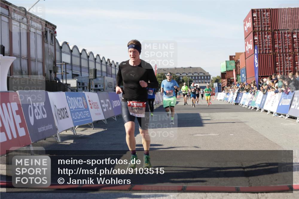 03.10.2025 - Köhlbrandbrückenlauf Jannik Wohlers http://msf.ph/oto/9103515 03.10.2025 12:57:46 Ziel 4032, 4037, 4076, 5669, 5960, 6371, 6809 meine-sportfotos.de