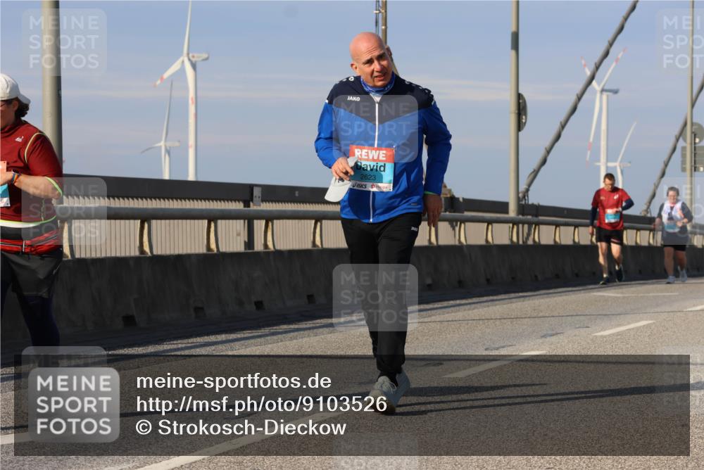 03.10.2025 - Köhlbrandbrückenlauf Strokosch-Dieckow http://msf.ph/oto/9103526 03.10.2025 10:12:54 Position 2 2623 meine-sportfotos.de