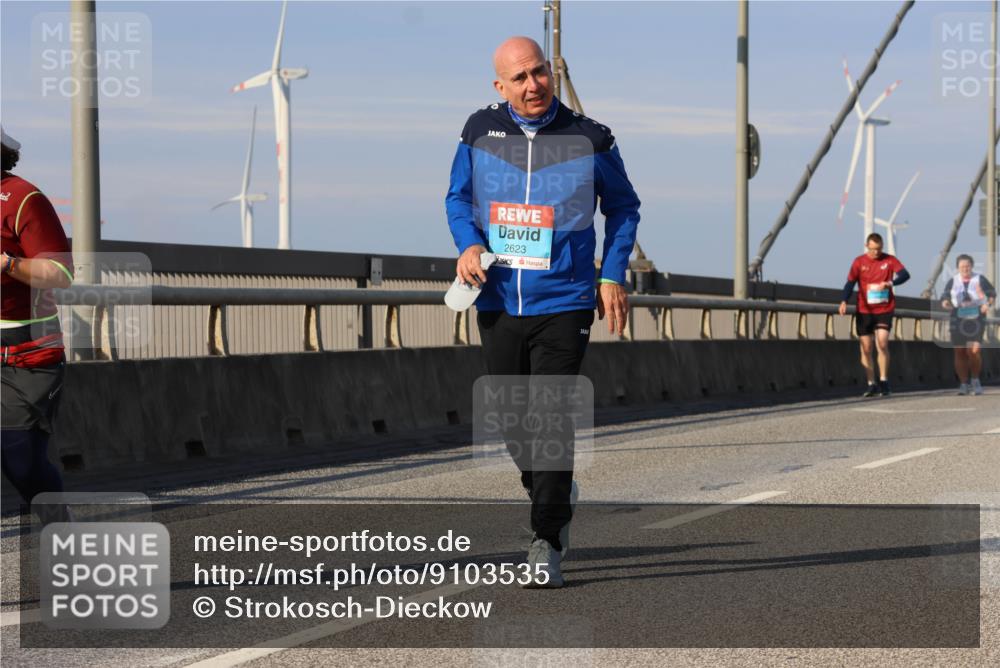 03.10.2025 - Köhlbrandbrückenlauf Strokosch-Dieckow http://msf.ph/oto/9103535 03.10.2025 10:12:54 Position 2 2623 meine-sportfotos.de
