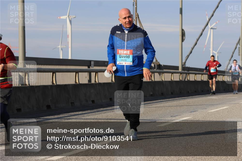 03.10.2025 - Köhlbrandbrückenlauf Strokosch-Dieckow http://msf.ph/oto/9103541 03.10.2025 10:12:54 Position 2 2623 meine-sportfotos.de