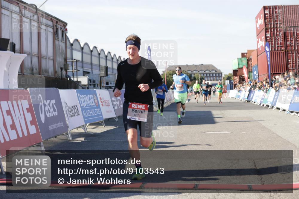 03.10.2025 - Köhlbrandbrückenlauf Jannik Wohlers http://msf.ph/oto/9103543 03.10.2025 12:57:47 Ziel 4032, 4037, 4076, 5669, 5960, 6371, 6809 meine-sportfotos.de