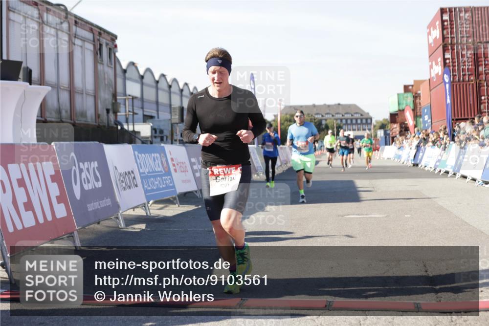 03.10.2025 - Köhlbrandbrückenlauf Jannik Wohlers http://msf.ph/oto/9103561 03.10.2025 12:57:47 Ziel 4032, 4037, 4076, 5669, 5960, 6371, 6809 meine-sportfotos.de