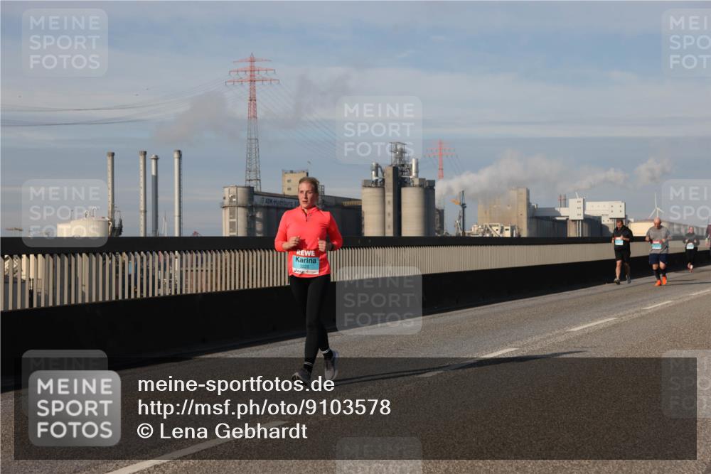 03.10.2025 - Köhlbrandbrückenlauf Lena Gebhardt http://msf.ph/oto/9103578 03.10.2025 10:12:17 Position 2 3225 meine-sportfotos.de