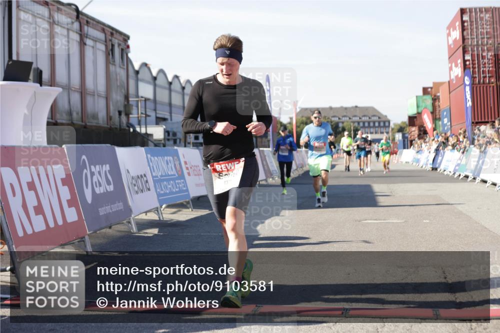 03.10.2025 - Köhlbrandbrückenlauf Jannik Wohlers http://msf.ph/oto/9103581 03.10.2025 12:57:47 Ziel 4032, 4037, 4076, 5669, 5960, 6371, 6809 meine-sportfotos.de