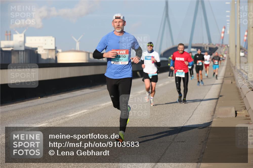 03.10.2025 - Köhlbrandbrückenlauf Lena Gebhardt http://msf.ph/oto/9103583 03.10.2025 09:38:07 Position 2 1057 meine-sportfotos.de