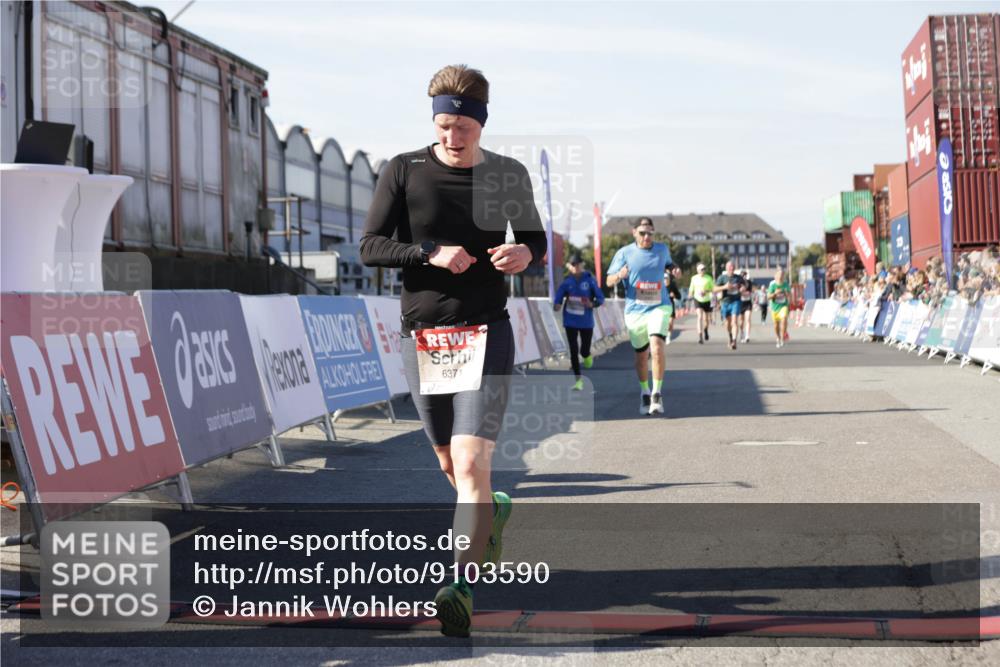03.10.2025 - Köhlbrandbrückenlauf Jannik Wohlers http://msf.ph/oto/9103590 03.10.2025 12:57:47 Ziel 4032, 4037, 4076, 5669, 5960, 6371, 6809 meine-sportfotos.de